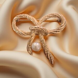 Ali Miles Rose Gold Bow Brooch with Pearl